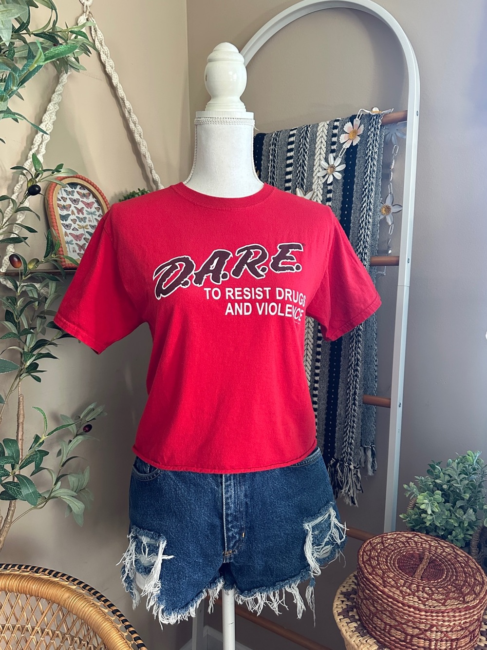 Vintage Style D.A.R.E. Cropped Tee Red Graphic T Shirt Small Y2K Grunge